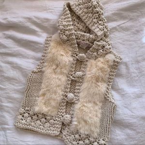 Cozy creamy vintage knit vest with hood ❄️